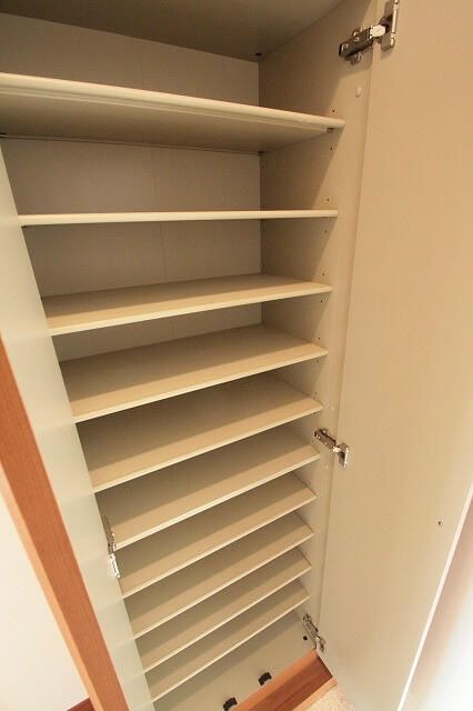 ��ʌ�����s�˒������̃A�p�[�g�̎��[