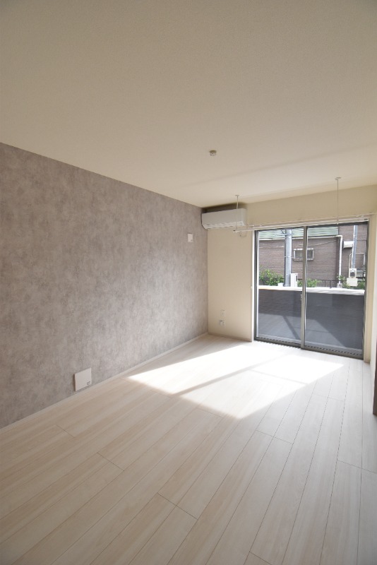 ��ʌ��������܎s����厚�󗈂̃A�p�[�g�̋����E���r���O