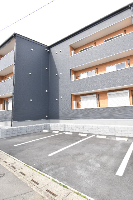 ��ʌ��������܎s����厚�󗈂̃A�p�[�g�̒��ԏ�