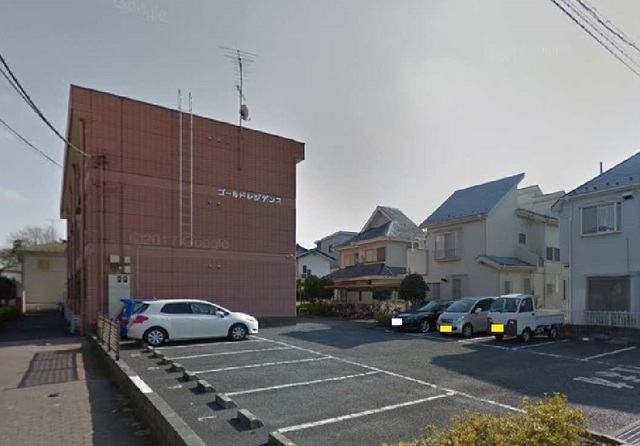 ��ʌ�����s��c�{�̃}���V�����̒��ԏ�