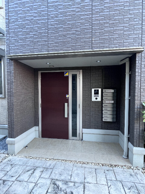 ��ʌ��t�����s�~�c�{���Q���ڂ̃A�p�[�g�̃G���g�����X