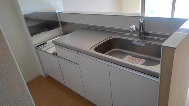 ��ʌ��������܎s����厚��c�{�̃A�p�[�g�̃L�b�`��