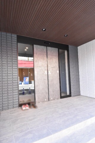 ��ʌ������s�h���Q���ڂ̃}���V�����̃G���g�����X