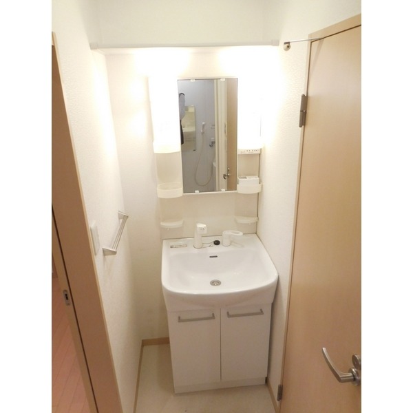 ��ʌ��z�J�s�k�z�J�Q���ڂ̃A�p�[�g�̐��ʏ�