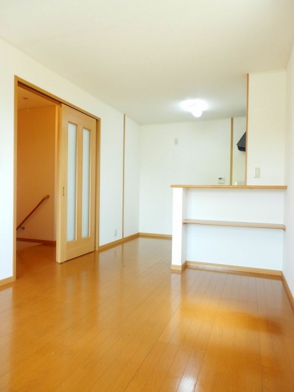 ��ʌ��z�J�s�厚���т̃A�p�[�g�̋��ԁE���r���O