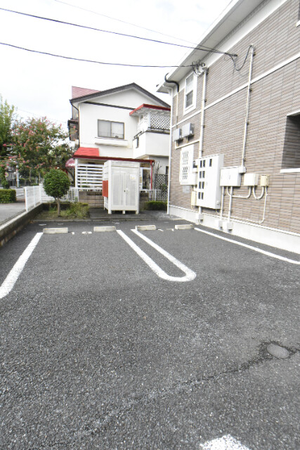 ��ʌ��@�c�s���V�h�T���ڂ̃A�p�[�g�̒��ԏ�