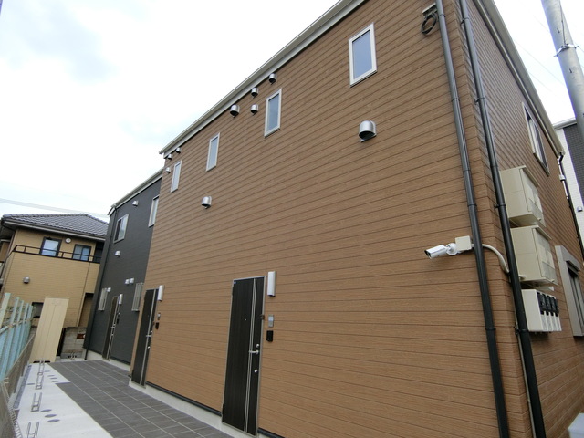 ��ʌ�����s�����Q���ڂ̃e���X�n�E�X�̌����O��