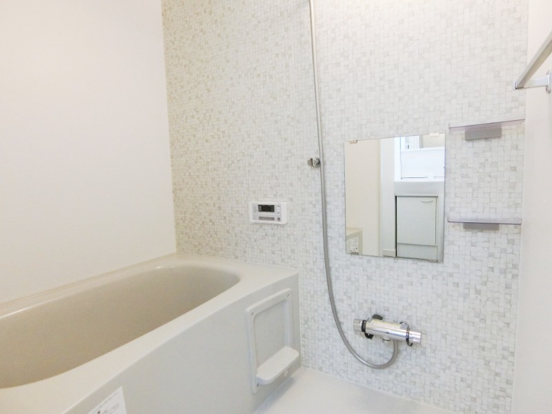 ��ʌ�����s�����Q���ڂ̃e���X�n�E�X�̃o�X