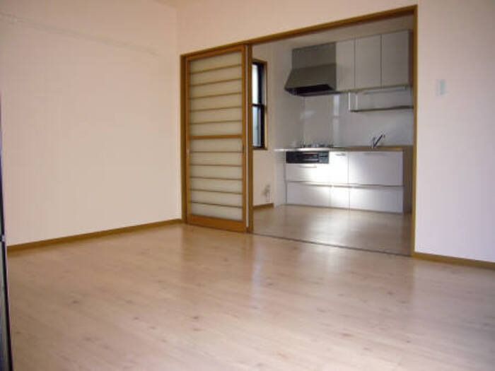 ��ʌ��@�c�s���m�؂Q���ڂ̃A�p�[�g�̋��ԁE���r���O