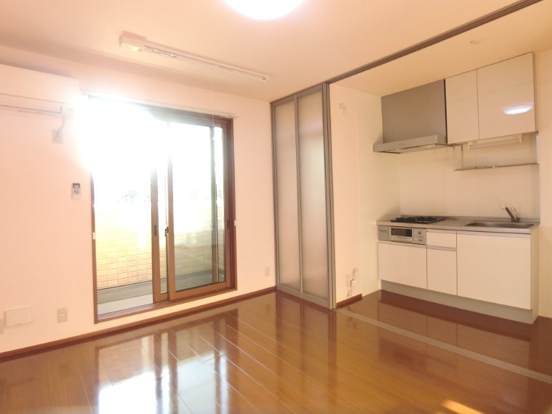 ��ʌ��z�J�s�����T���ڂ̃A�p�[�g�̋����E���r���O