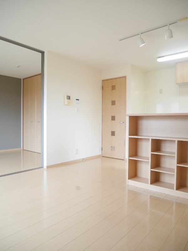 ��ʌ��k�����S�ɓޒ��厚�����̃A�p�[�g�̋��ԁE���r���O