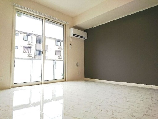 ��ʌ��z�J�s���C�N�^�E���X���ڂ̃A�p�[�g�̋��ԁE���r���O