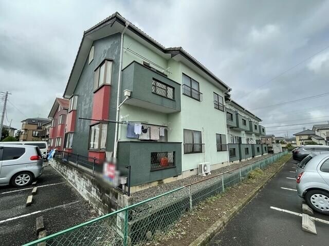 ��ʌ��������܎s����厚���V�n�̃A�p�[�g�̒��ԏ�