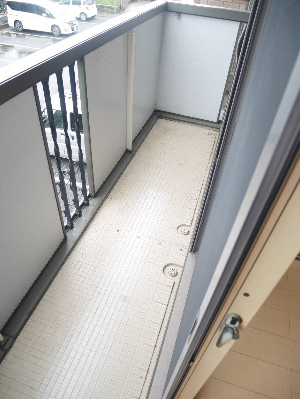 ��ʌ��k�����S�ɓޒ��厚�����̃A�p�[�g�̃o���R�j�[