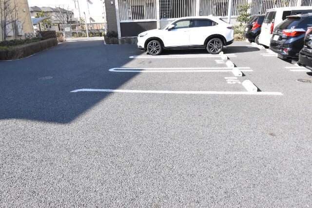 ��ʌ��z�J�s���C�N�^�E���X���ڂ̃A�p�[�g�̒��ԏ�