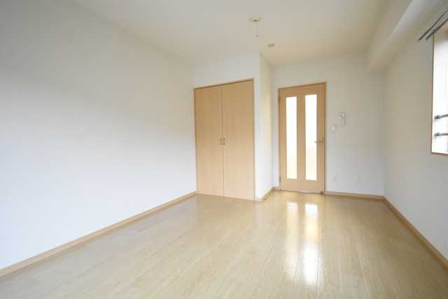 ��ʌ��k�����S�ɓޒ������T���ڂ̃}���V�����̋��ԁE���r���O