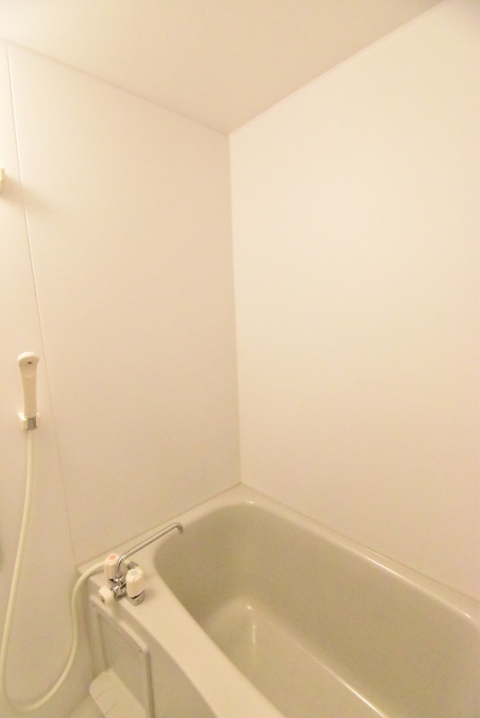 ��ʌ�����s�˒˓��Q���ڂ̃A�p�[�g�̃o�X