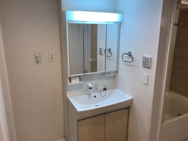 ��ʌ��@�c�s�厚���l�̃A�p�[�g�̐��ʏ�