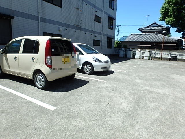 ��ʌ��������܎s�������a�c���P���ڂ̃A�p�[�g�̒��ԏ�