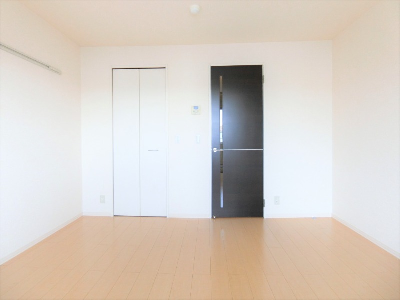 ��ʌ��z�J�s�ԎR���R���ڂ̃A�p�[�g�̋��ԁE���r���O