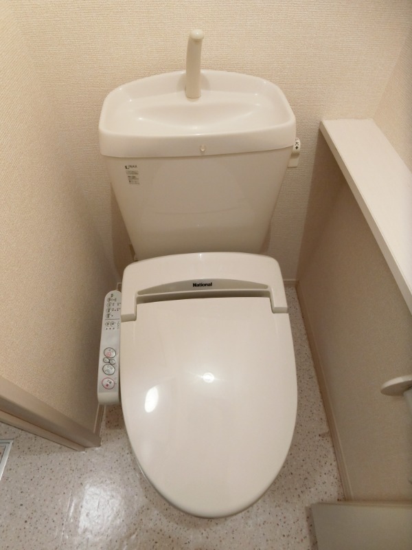 ��ʌ��z�J�s�ԎR���R���ڂ̃A�p�[�g�̃g�C��