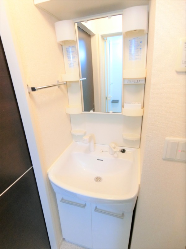 ��ʌ��z�J�s�ԎR���R���ڂ̃A�p�[�g�̐��ʏ�