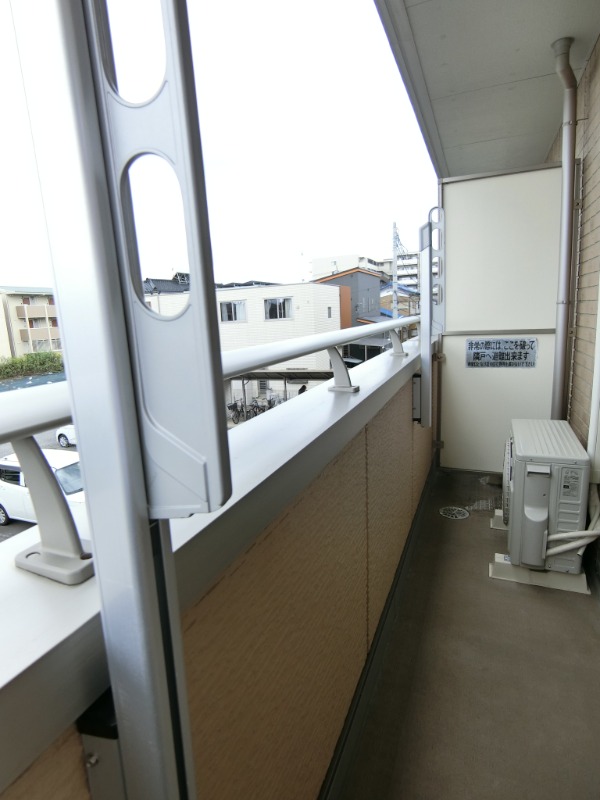 ��ʌ��z�J�s�ԎR���R���ڂ̃A�p�[�g�̃o���R�j�[