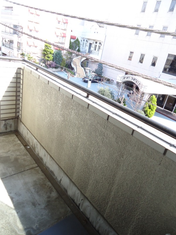 ��ʌ��������܎s��{�擌���Q���ڂ̃}���V�����̃o���R�j�[