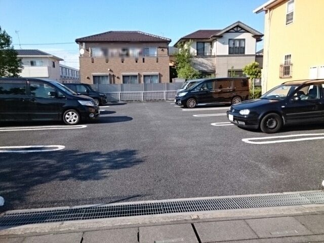 ��ʌ��k�����S�ɓޒ����h��S���ڂ̃A�p�[�g�̒��ԏ�