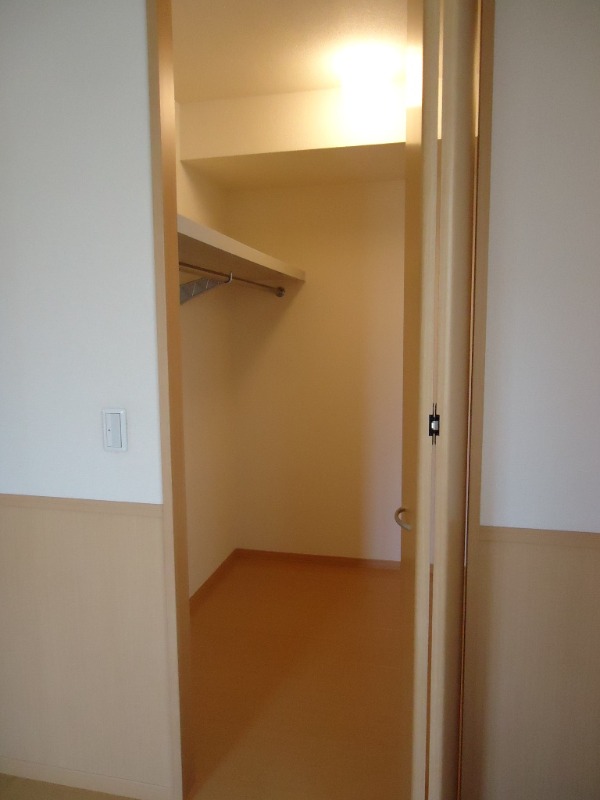 ��ʌ��������܎s�k��{�����̃A�p�[�g�̎��[