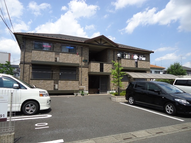 ��ʌ��������܎s�k��{�����̃A�p�[�g�̒��ԏ�