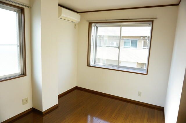 ��ʌ�����s�≺���R���ڂ̃}���V�����̋��ԁE���r���O