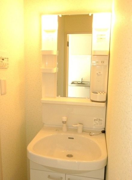 ��ʌ��������܎s�Y�a��O�n�Q���ڂ̃A�p�[�g�̐��ʏ�