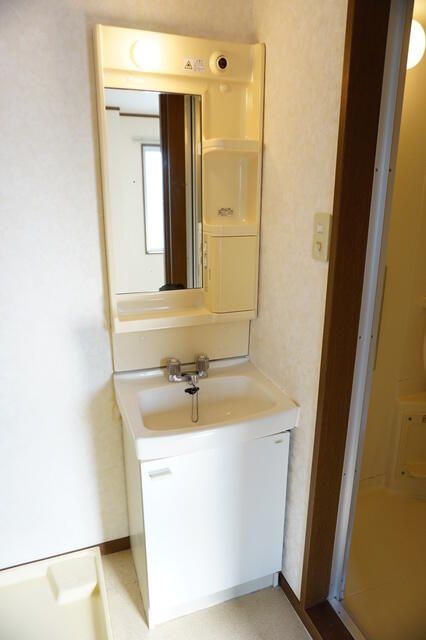 ��ʌ�����s�≺���R���ڂ̃}���V�����̐��ʏ�