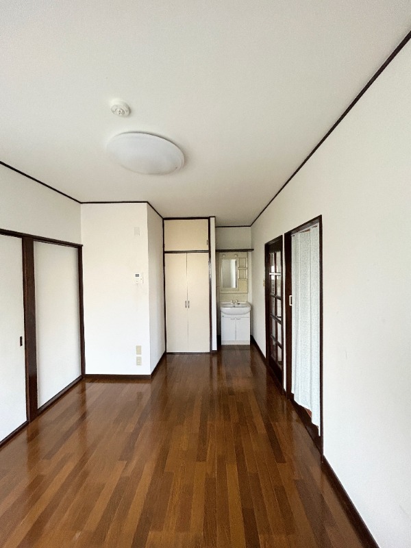 ��ʌ��������܎s�k��������Q���ڂ̃A�p�[�g�̋��ԁE���r���O