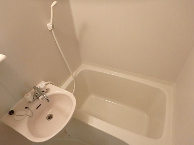 ��ʌ��������܎s�k��y�C���P���ڂ̃A�p�[�g�̃o�X