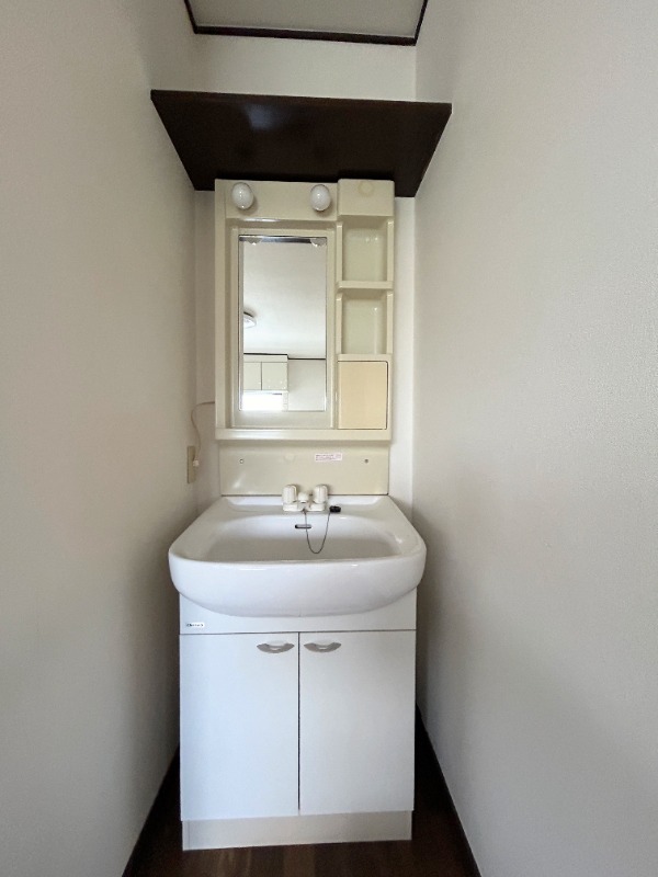 ��ʌ��������܎s�k��������Q���ڂ̃A�p�[�g�̐��ʏ�