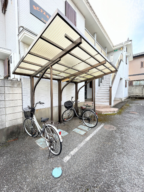 ��ʌ��������܎s�k��������Q���ڂ̃A�p�[�g�̒��ԏ�