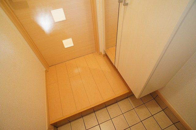 ��ʌ�����s����R���ڂ̃A�p�[�g�̌���