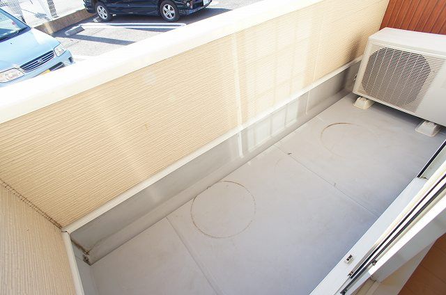 ��ʌ�����s����R���ڂ̃A�p�[�g�̃o���R�j�[