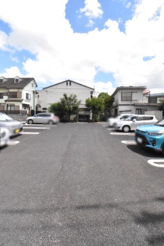 ��ʌ��������܎s�k�擌�听���Q���ڂ̃A�p�[�g�̒��ԏ�