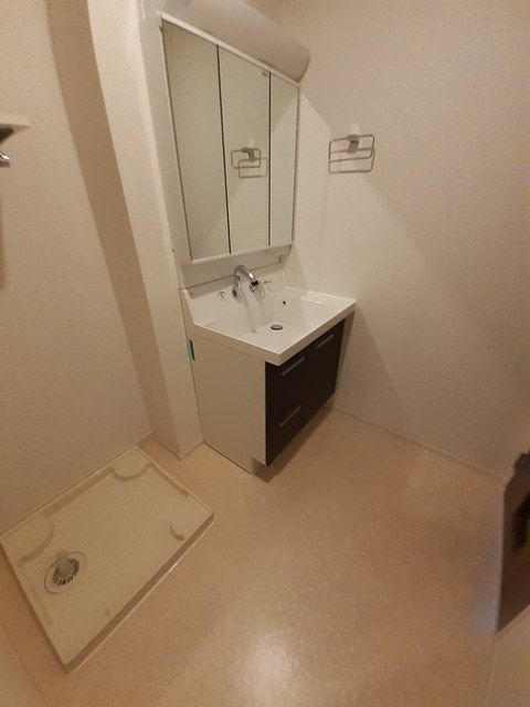 ��ʌ�����s�厚���s���̃A�p�[�g�̐��ʏ�