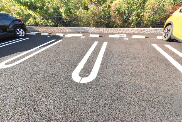 ��ʌ�����s�厚���s���̃A�p�[�g�̒��ԏ�