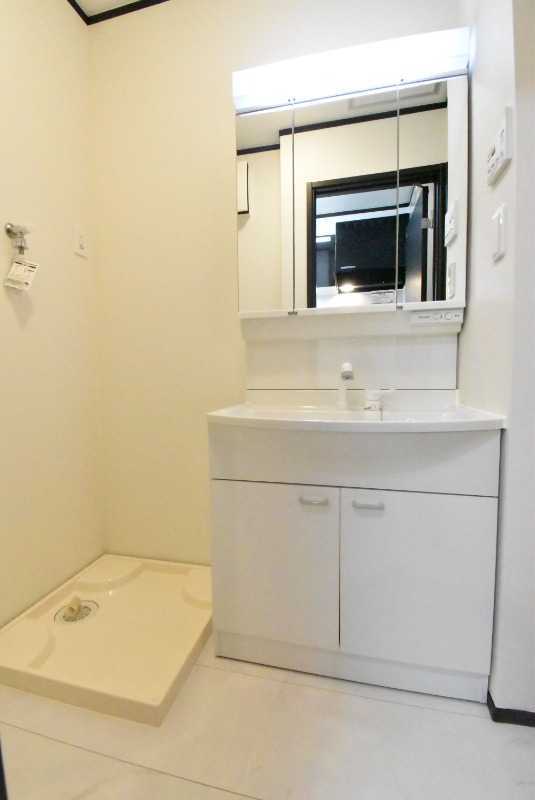 ��ʌ��z�J�s���������̃A�p�[�g�̐��ʏ�