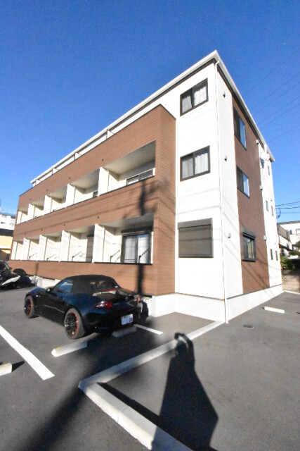 ��ʌ��z�J�s���������̃A�p�[�g�̒��ԏ�