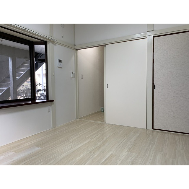 ��ʌ��������܎s��΋���K���̃A�p�[�g�̋��ԁE���r���O