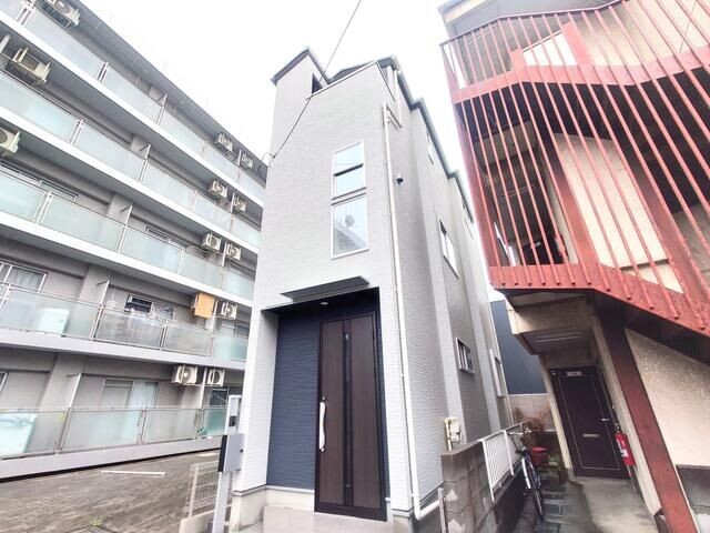 ��ʌ��������܎s�Y�a��j���J�S���ڂ̈�ˌ��ẴG���g�����X