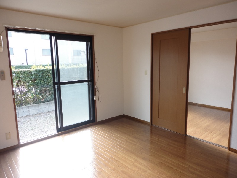 ��ʌ��������܎s�������J�R���ڂ̃A�p�[�g�̋��ԁE���r���O