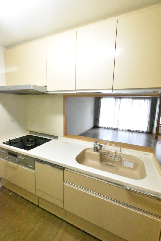 ��ʌ��������܎s�΋擌���Q���ڂ̃}���V�����̃L�b�`��