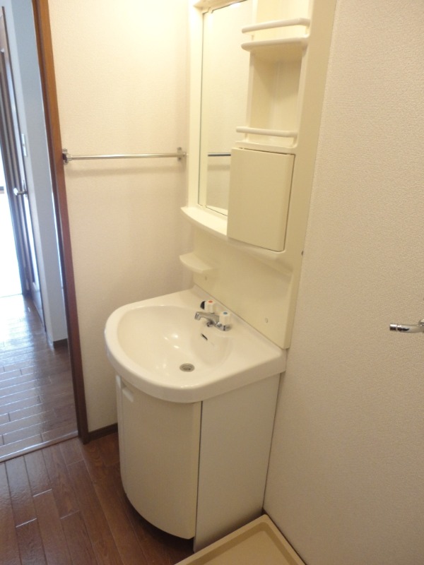 ��ʌ��������܎s�������J�R���ڂ̃A�p�[�g�̐��ʏ�